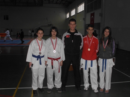 Doğuş karate başarılarına devam ediyor