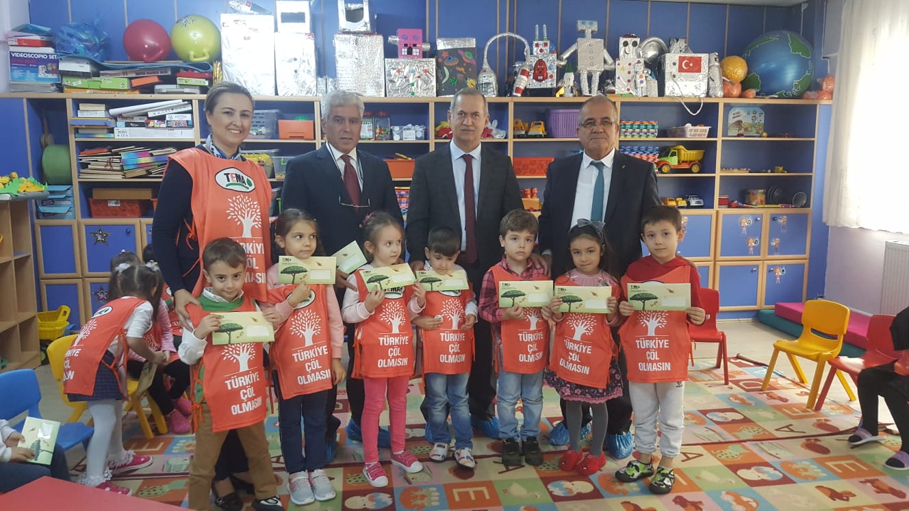 14 Eylül İlkokulu Anasınıfı Öğrencilerine Minik Tema Gönüllü Kartları Verildi