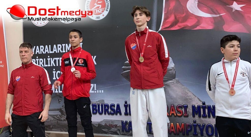 Mustafakemalpaşaspor Belediye Karate Takımı'ndan 12 Madalya