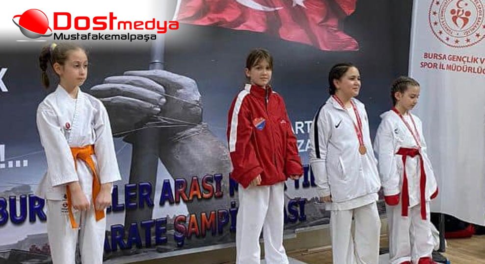 Mustafakemalpaşaspor Belediye Karate Takımı'ndan 12 Madalya