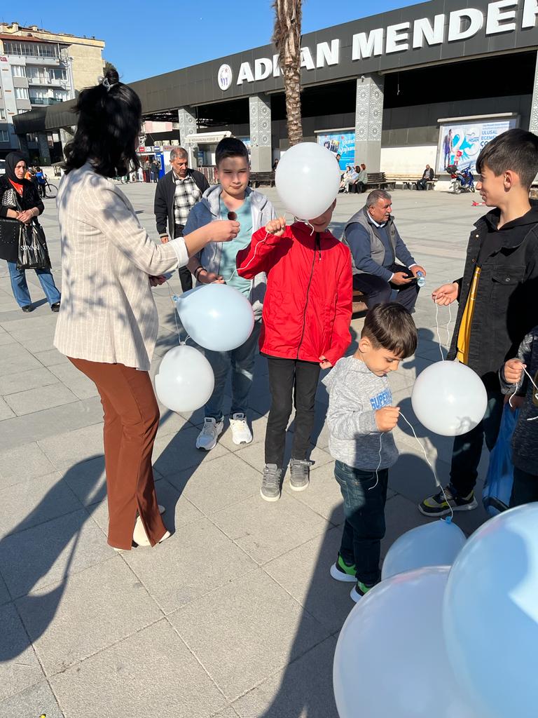DEVA Partisi Mustafakemalpaşa İlçe Başkanı Özlem Bayraktar’dan 23 Nisan’a Özel Anlamlı Etkinlik