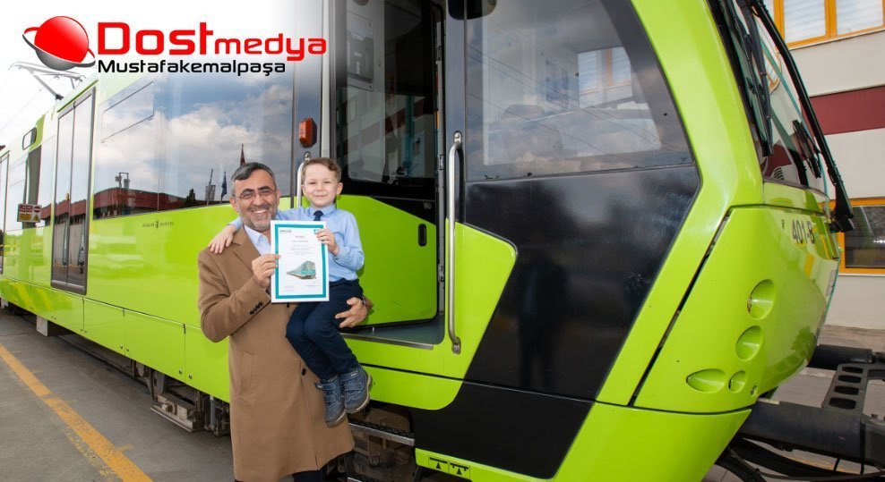 Hayal Etti, 6 Yaşında Vatman Oldu