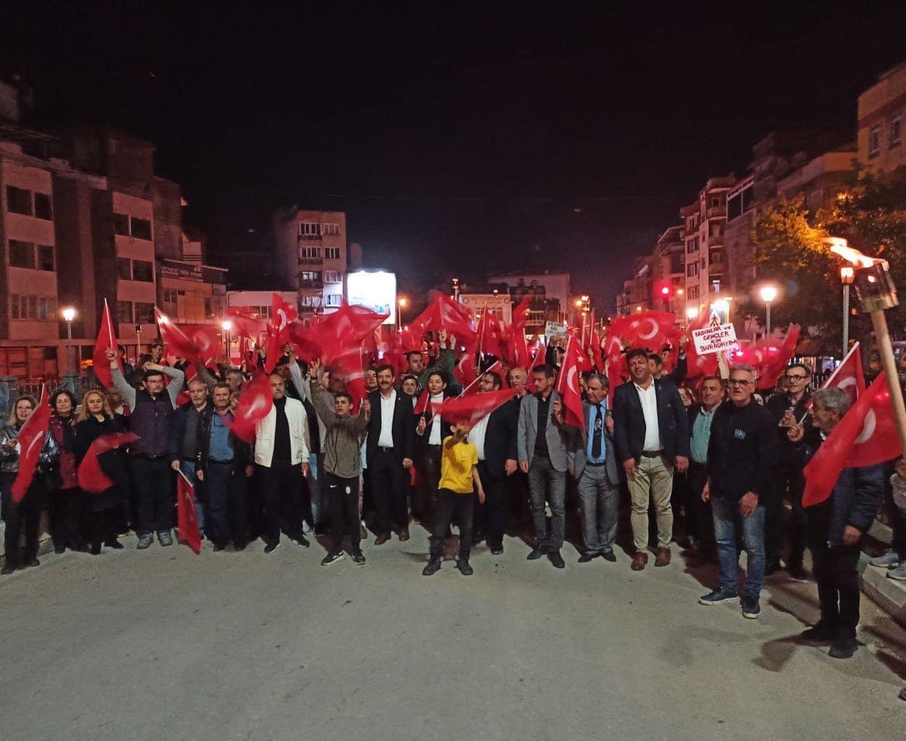 Mustafakemalpaşa'da Fener Alayı Yürüyüşü Gerçekleştirildi