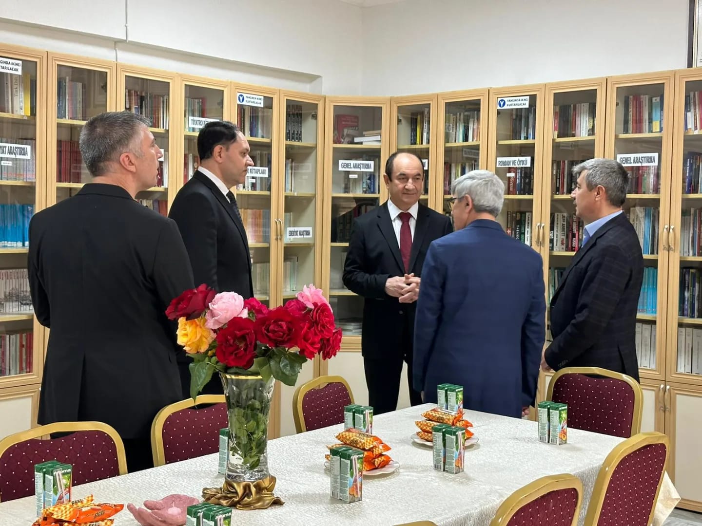 İbrahim Önal Fen Lisesi'nde Yeni Kütüphane Açılışı ve Sergi