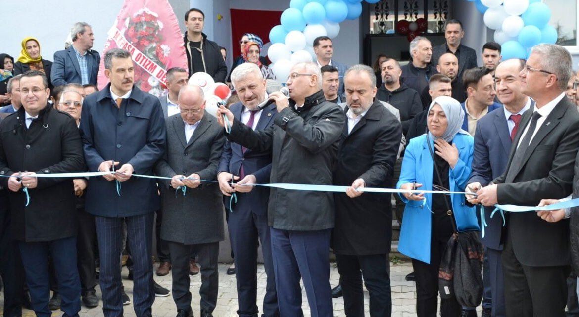 Diş Hastanesi ve Akar Spor Tesisleri Törenle Açıldı