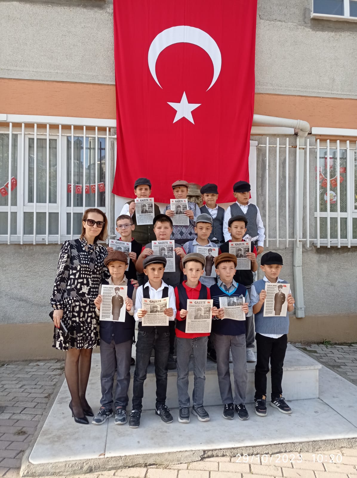 Yeşilova İlkokulu'ndan Anlamlı 100. Yıl Cumhuriyet Kutlaması