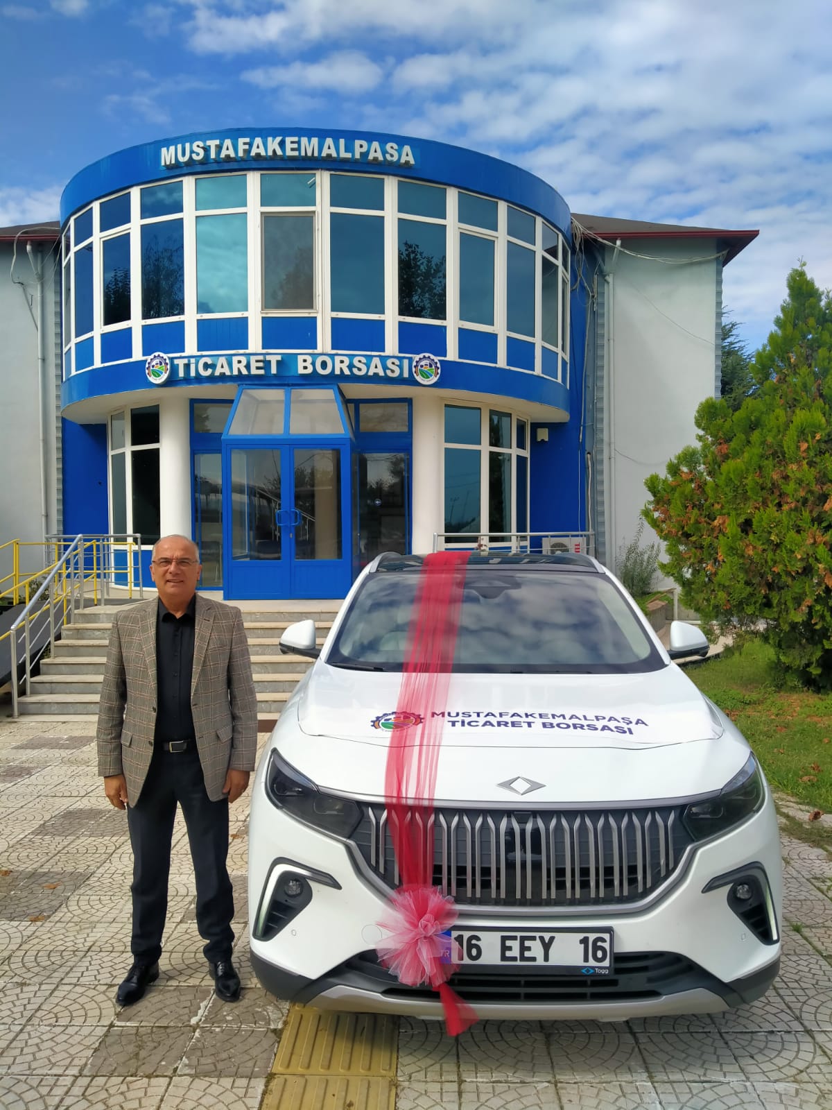 Mustafakemalpaşa Ticaret Borsası TOGG'u teslim aldı