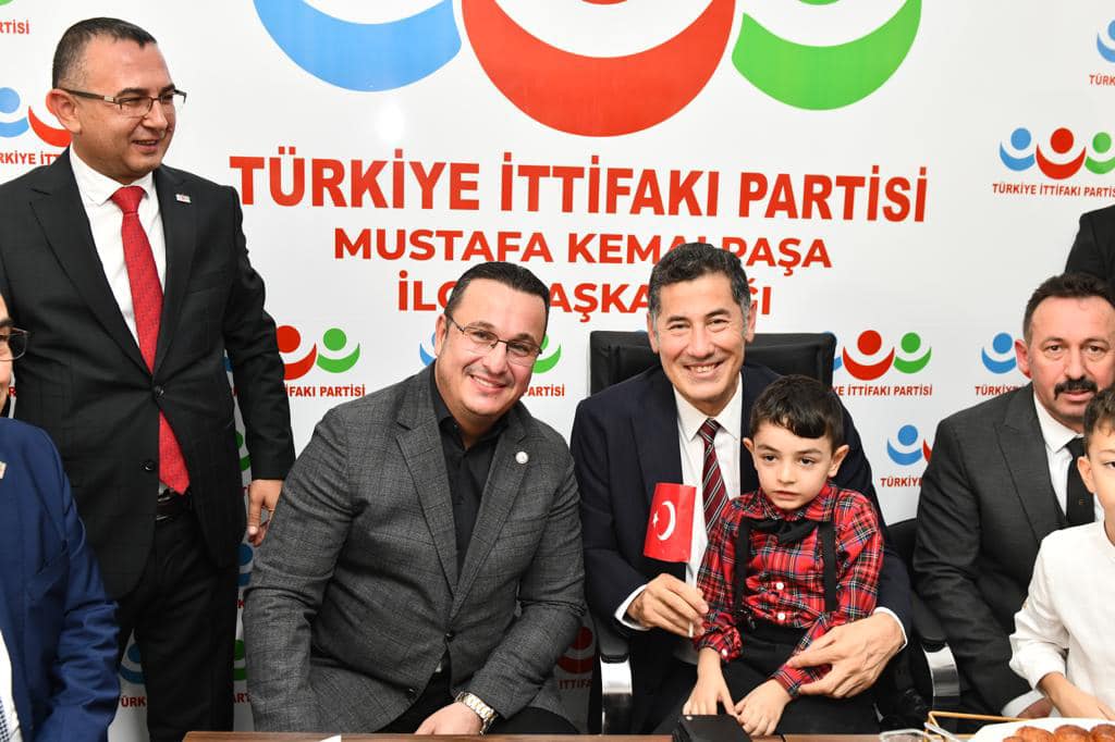 Türkiye İttifakı Partisi Genel Başkanı Sinan Oğan'dan parti binası açılışı için Mustafakemalpaşa'ya Ziyaret