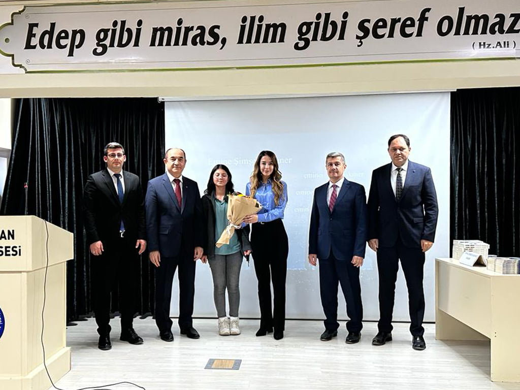 Yazar Emine Şimşek Aşkıner SKAL’ın söyleşi serisine konuk oldu