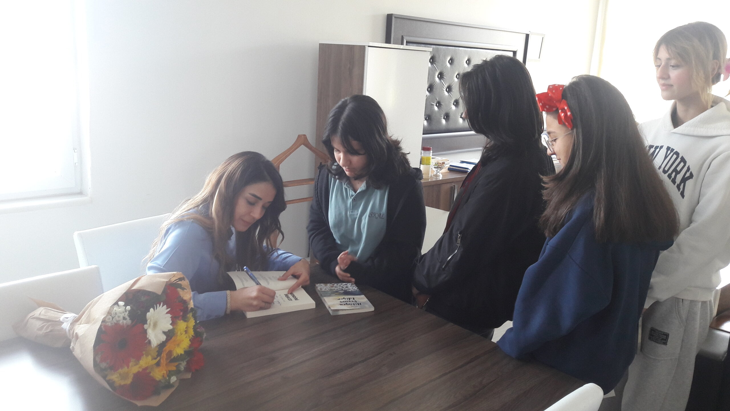 Yazar Emine Şimşek Aşkıner SKAL'ın söyleşi serisine konuk oldu