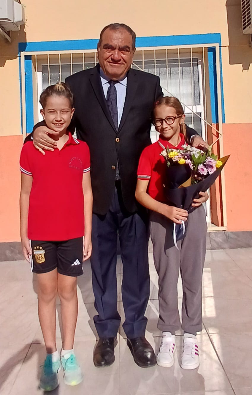 Kaymakam Okur, İlk Ders Zilini Öğrencilerle Birlikte Çaldı