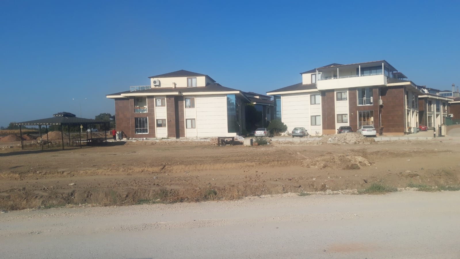 Yağmur Evlerinde Yıkım Düzenleme ve Yol Yapımı