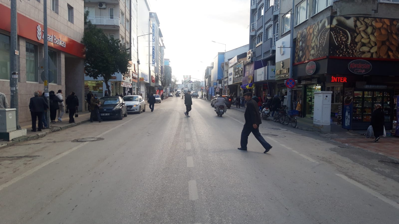 BURSA CADDESİNDE HATALI PARKA TAVİZ YOK