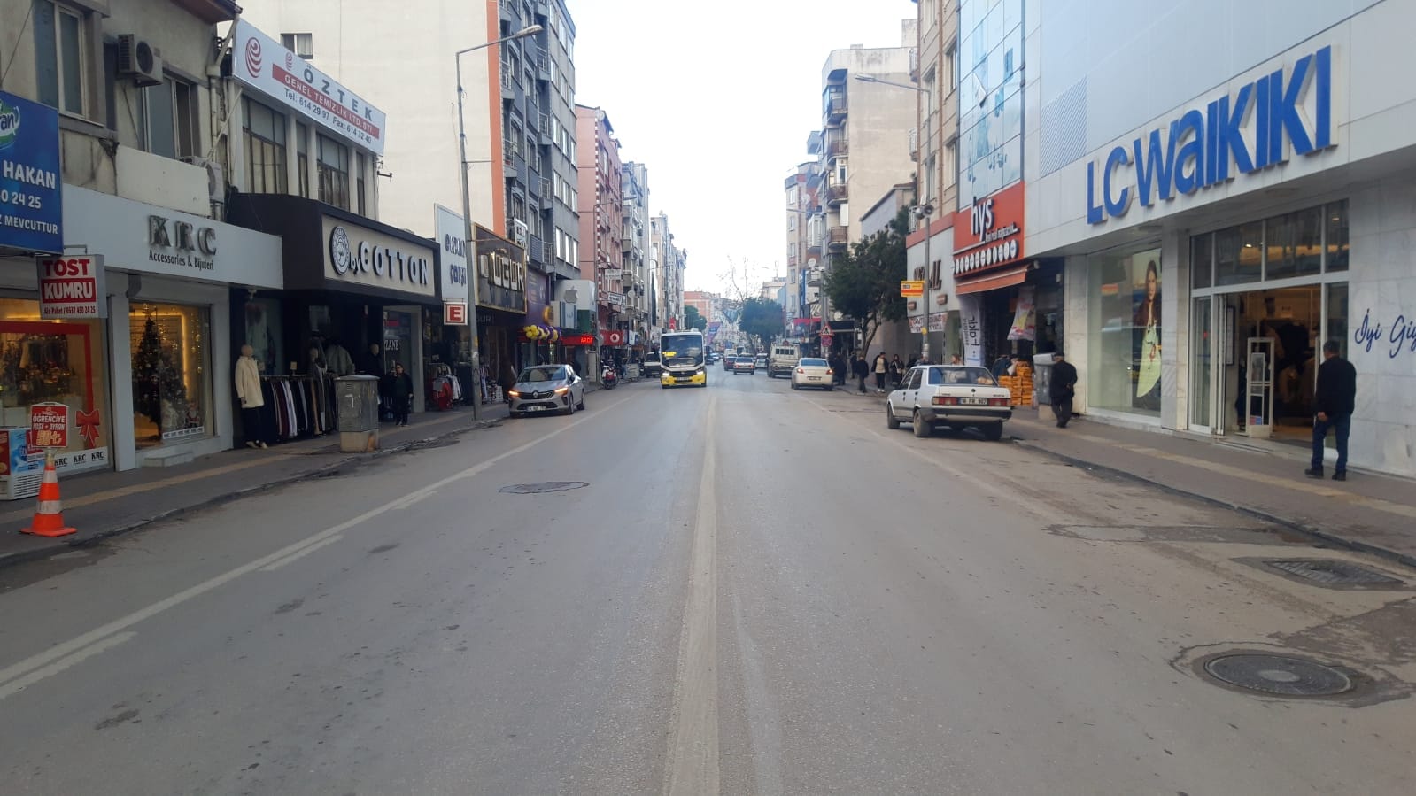 BURSA CADDESİNDE HATALI PARKA TAVİZ YOK