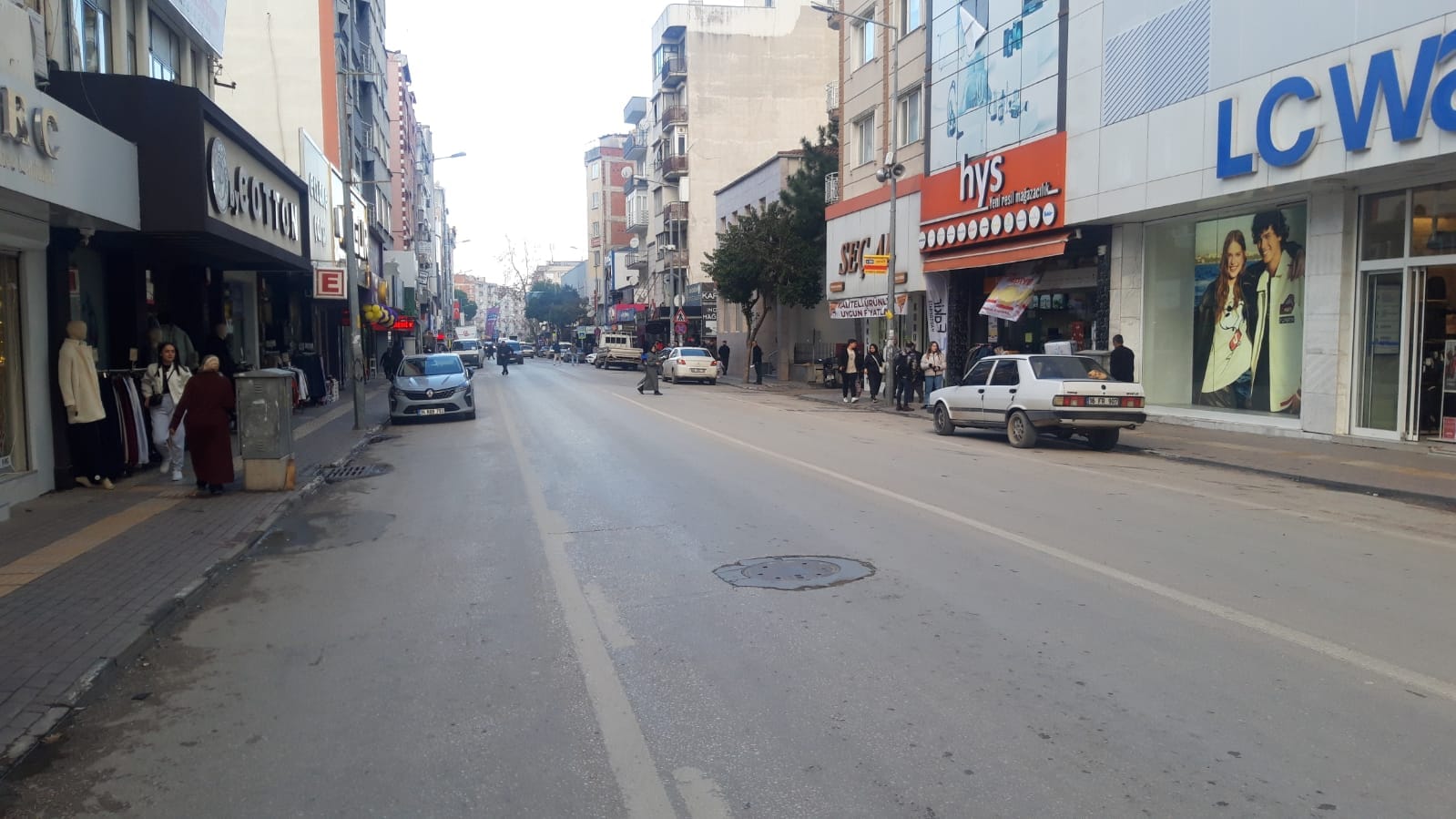 BURSA CADDESİNDE HATALI PARKA TAVİZ YOK