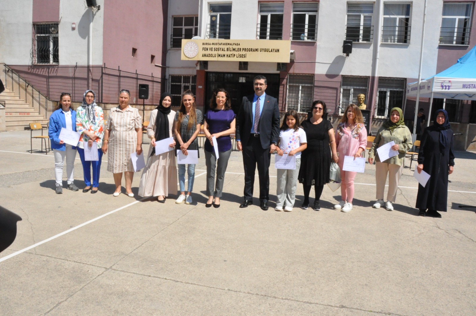 HEM’DE EL EMEĞİ GÖZ NURU ESERLER SERGİSİ