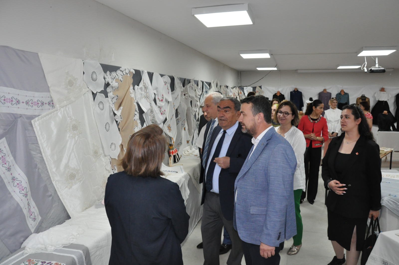 HEM’DE EL EMEĞİ GÖZ NURU ESERLER SERGİSİ