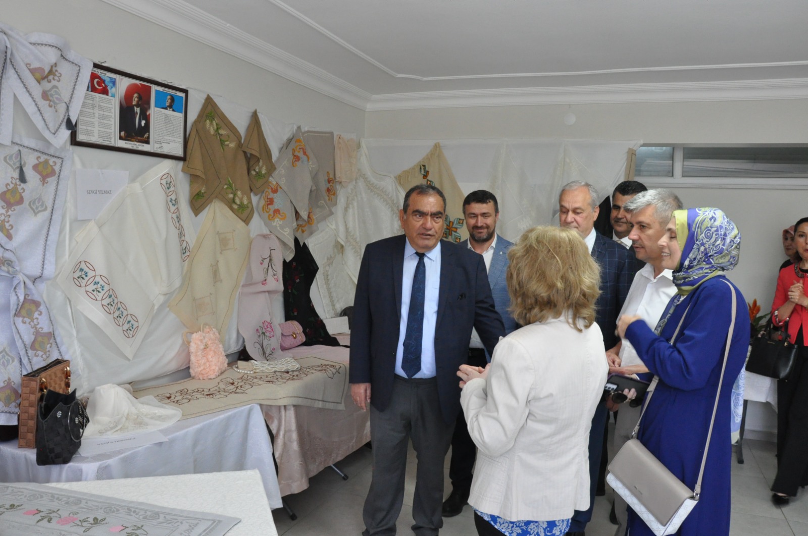 HEM’DE EL EMEĞİ GÖZ NURU ESERLER SERGİSİ