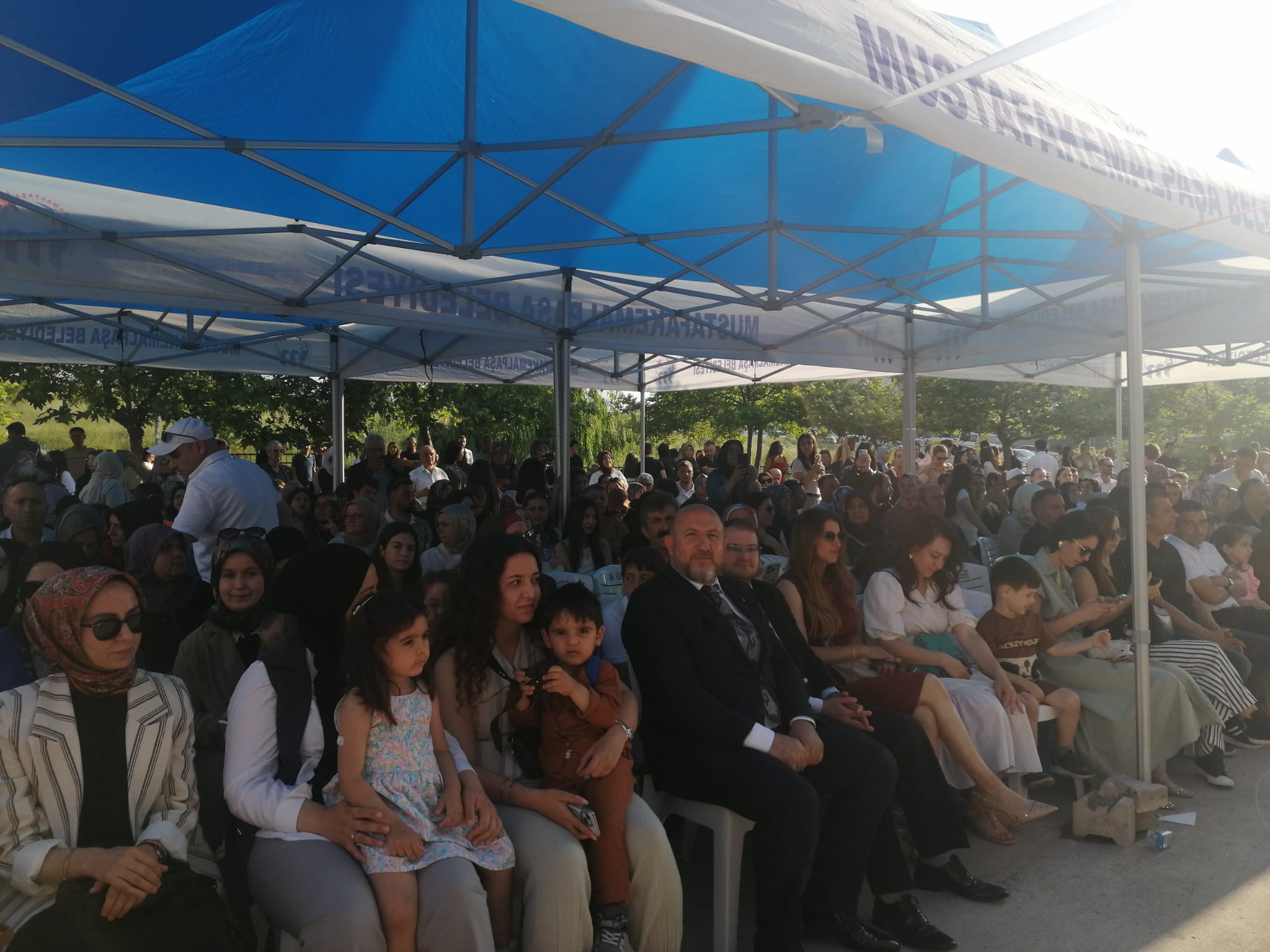 TOKİ Ayas Bey Anadolu Lisesi'nde Mezuniyet Coşkusu