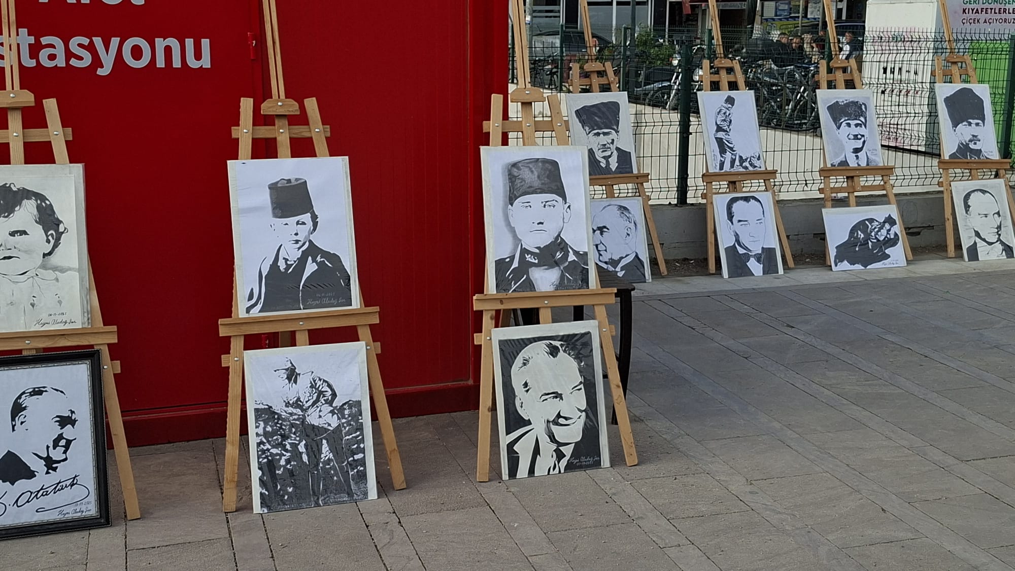 Hayri Şen'in 10 Yıllık Emekle Hazırladığı Atatürk Sergisi Büyük İlgi Görüyor