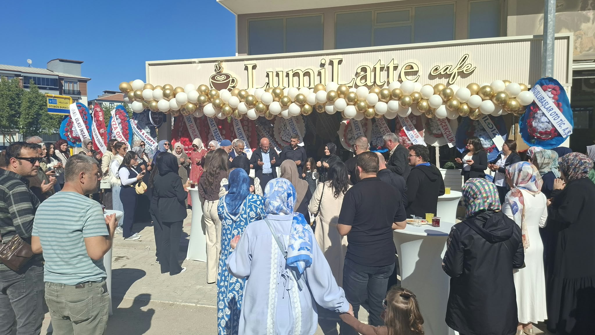 LUMİLATTE CAFE KAPILARINI AÇTI