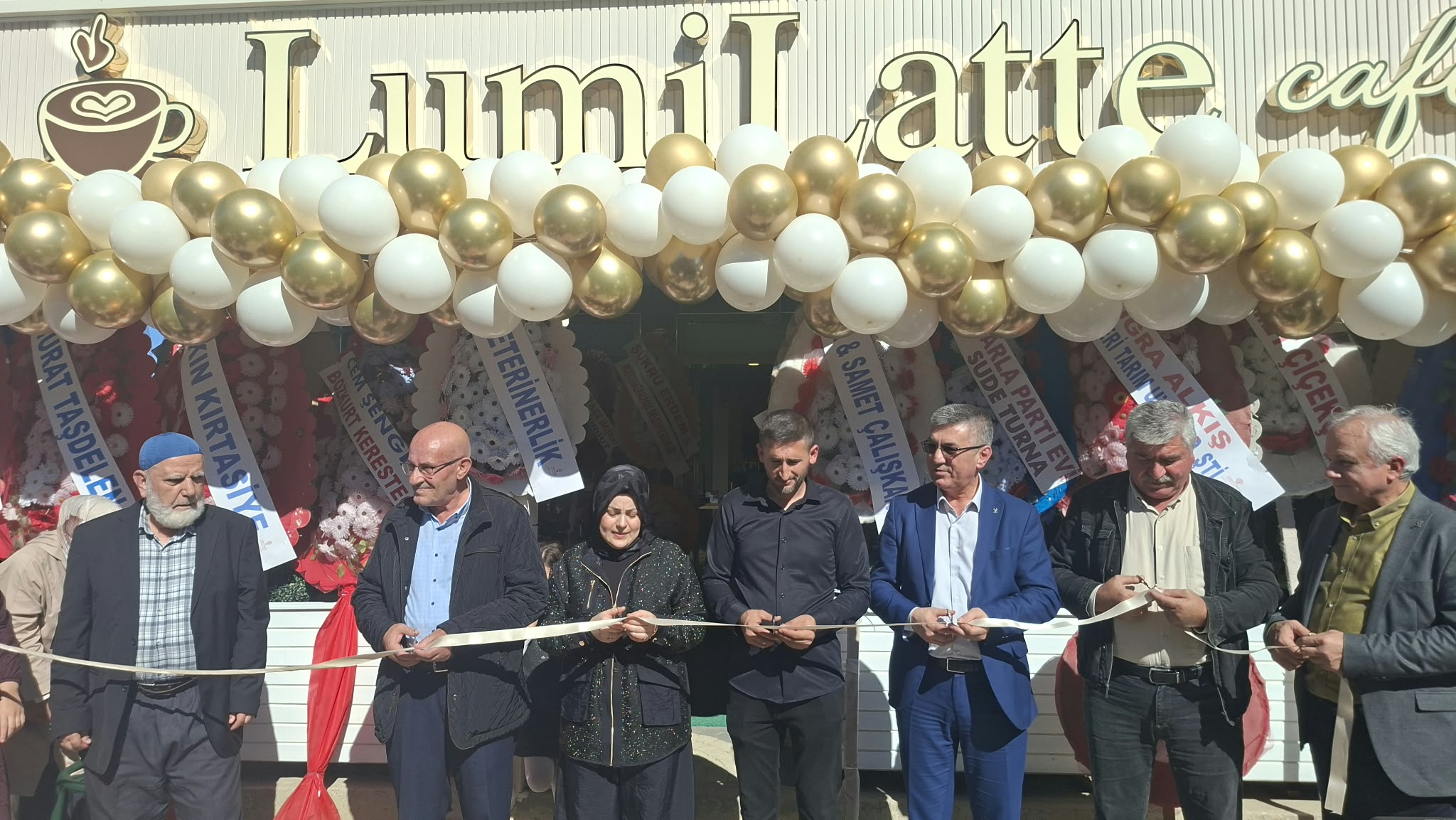 LUMİLATTE CAFE KAPILARINI AÇTI