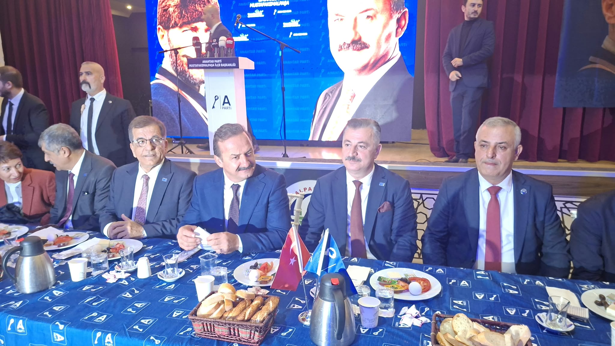 Anahtar Parti Liderine Mustafakemalpaşa’da Büyük İlgi