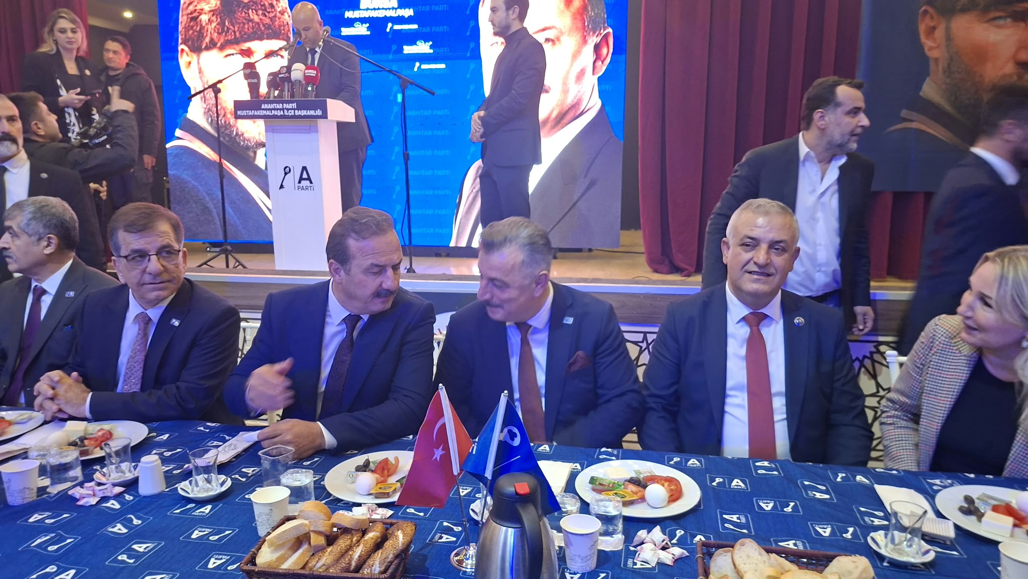 Anahtar Parti Liderine Mustafakemalpaşa’da Büyük İlgi